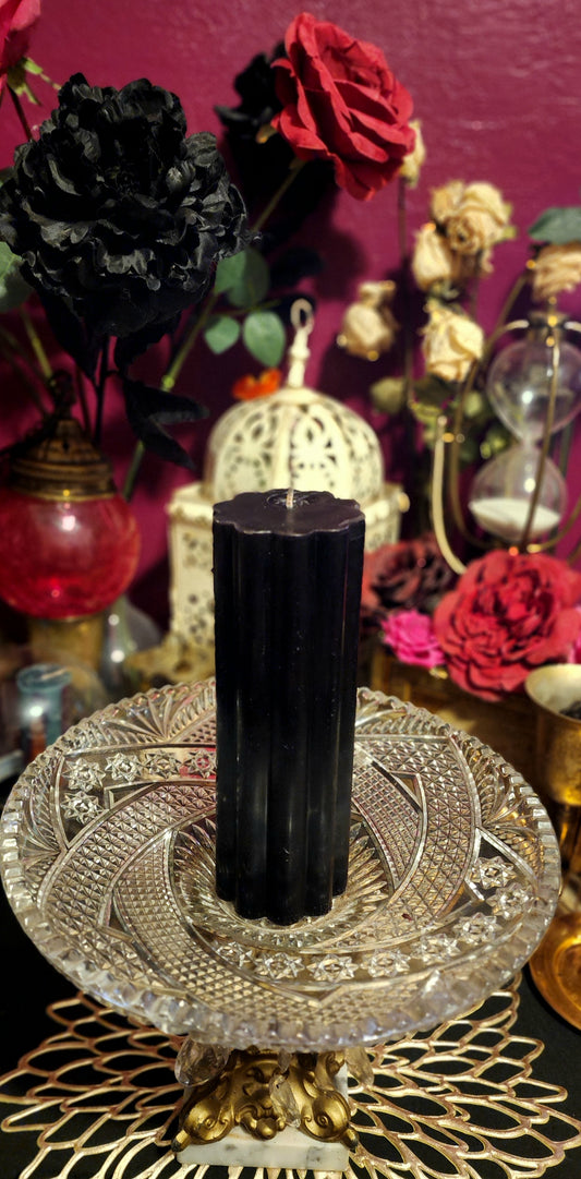 Black Scalloped Bread Mold