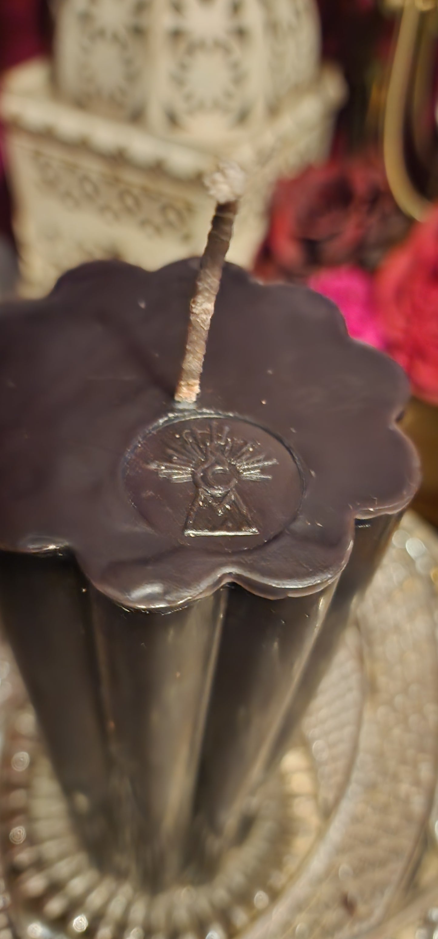 Black Scalloped Bread Mold